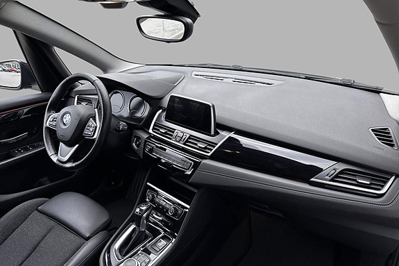 BMW 225xe 13 of 16