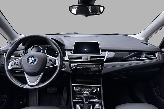 BMW 225xe 12 of 16