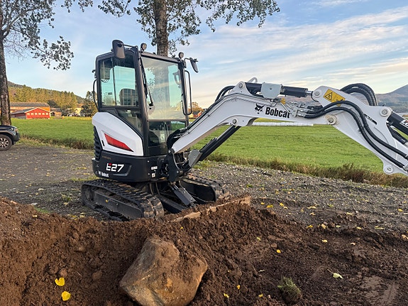 Bobcat E27 med mye utstyr 2 of 13