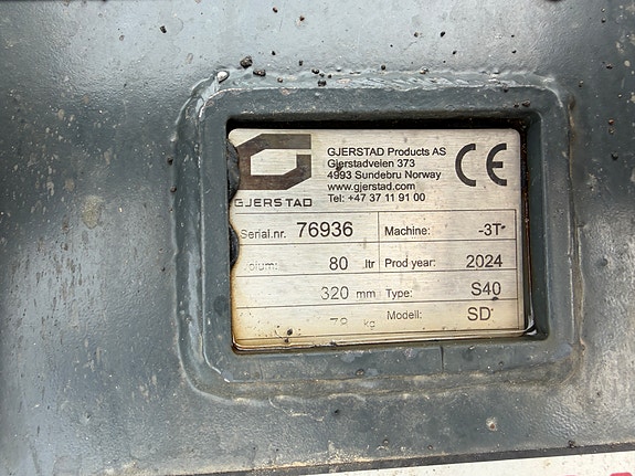 Bobcat E27 med mye utstyr 12 of 13