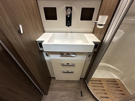 Hymer MasteLine 880 Mercedes automat | HPC | Arctic | Skinn | Solcelle I Godt Utstyrt ! 27 of 30