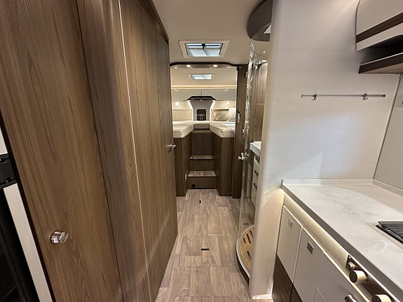 Hymer MasteLine 880 Mercedes automat | HPC | Arctic | Skinn | Solcelle I Godt Utstyrt ! 23 of 30