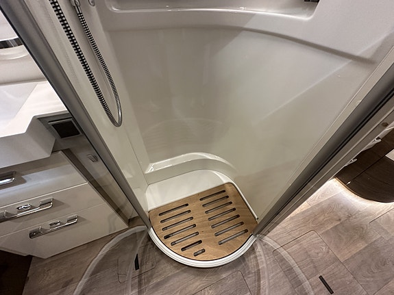 Hymer MasteLine 880 Mercedes automat | HPC | Arctic | Skinn | Solcelle I Godt Utstyrt ! 29 of 30