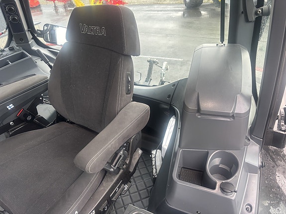 Valtra Q305 15 of 19