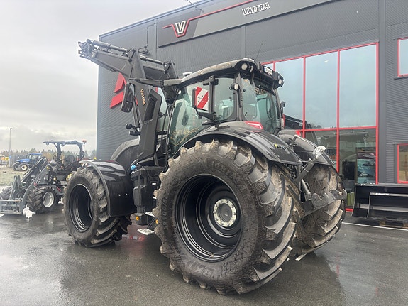 Valtra Q305 2 of 19
