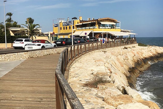 Strandpromenaden og restaurant Nautilus