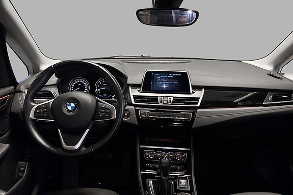 BMW 225xe 10 of 22