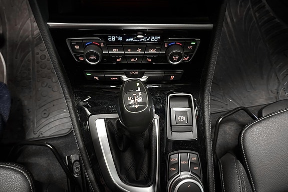 BMW 225xe 18 of 22