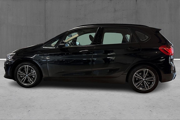 BMW 225xe 8 of 22