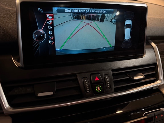 BMW 225xe 24 of 28