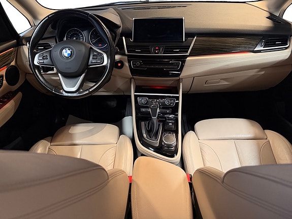 BMW 225xe 12 of 28