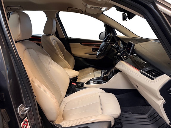 BMW 225xe 11 of 28