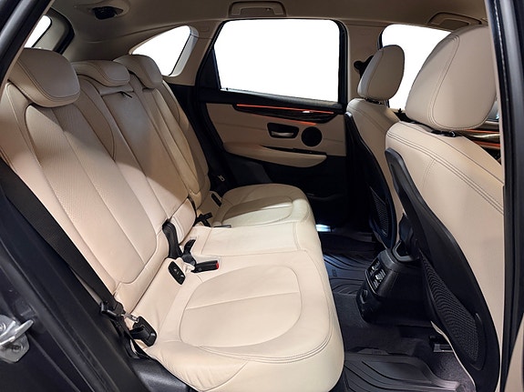 BMW 225xe 14 of 28