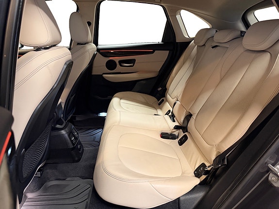 BMW 225xe 10 of 28
