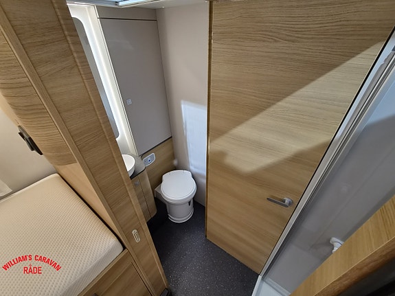 Adria CORAL SELECT 670 DL Face2Face 16 of 30