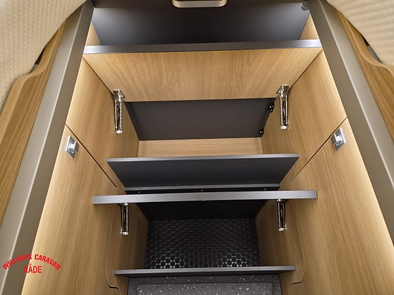 Adria CORAL SELECT 670 DL Face2Face 25 of 30