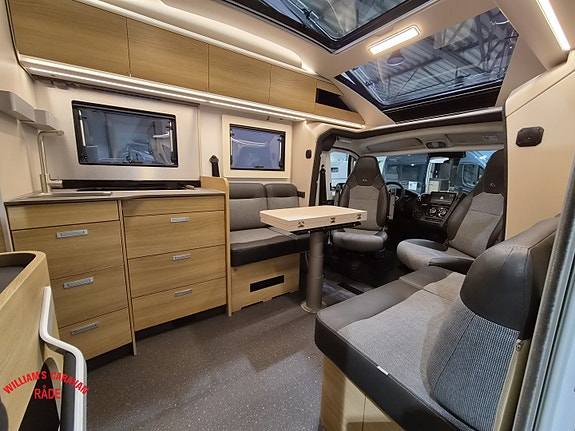 Adria CORAL SELECT 670 DL Face2Face 9 of 30