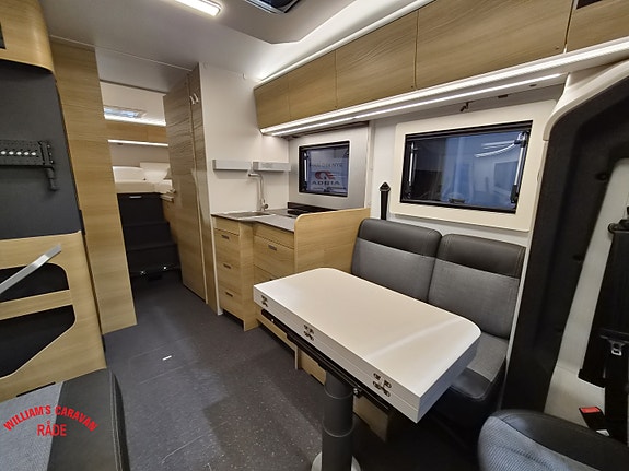 Adria CORAL SELECT 670 DL Face2Face 12 of 30