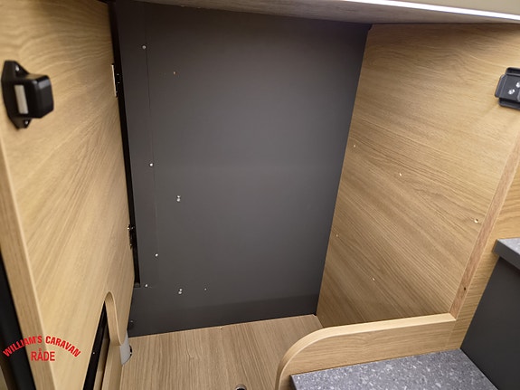 Adria CORAL SELECT 670 DL Face2Face 24 of 30
