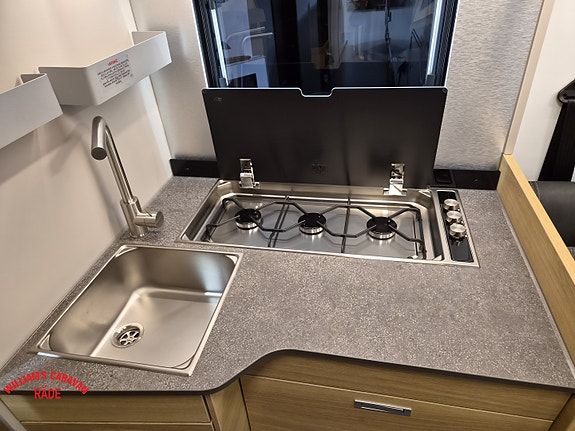 Adria CORAL SELECT 670 DL Face2Face 30 of 30