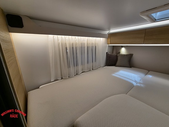 Adria CORAL SELECT 670 DL Face2Face 28 of 30
