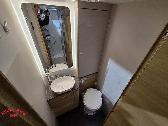 Adria CORAL SELECT 670 DL Face2Face 19 of 30
