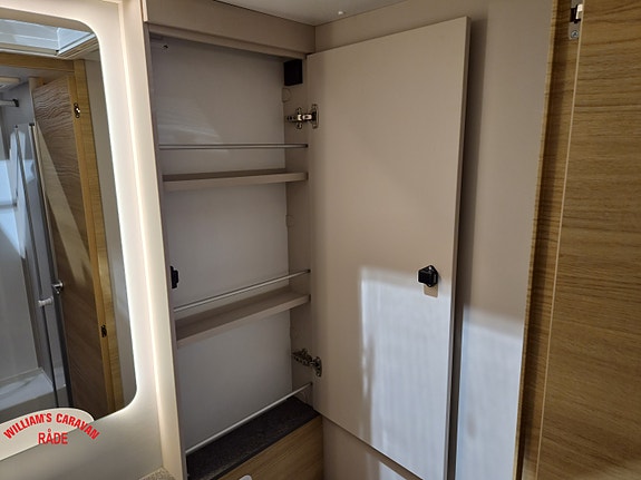 Adria CORAL SELECT 670 DL Face2Face 20 of 30