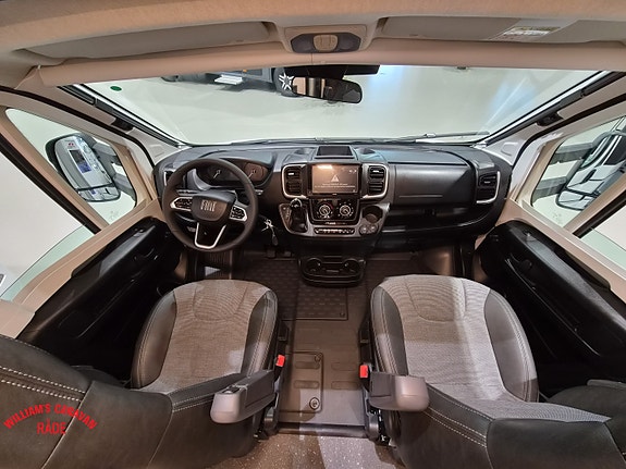 Adria CORAL SELECT 670 DL Face2Face 8 of 30