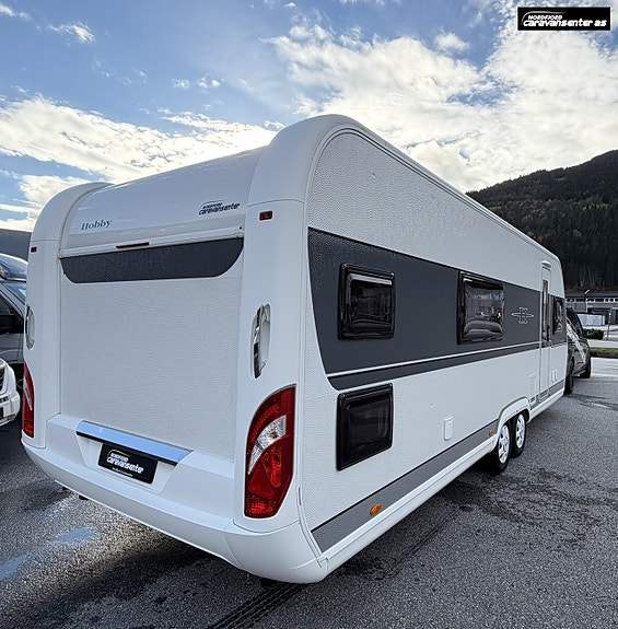 Hobby 650 KFU Prestige m/Alde, A-mål fortelt og formsydd golvteppe 8 of 30