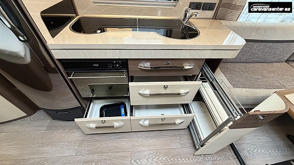 Hobby 650 KFU Prestige m/Alde, A-mål fortelt og formsydd golvteppe 26 of 30
