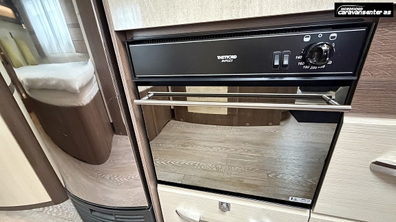 Hobby 650 KFU Prestige m/Alde, A-mål fortelt og formsydd golvteppe 27 of 30