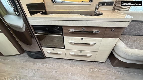 Hobby 650 KFU Prestige m/Alde, A-mål fortelt og formsydd golvteppe 25 of 30