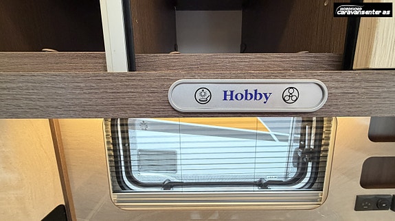 Hobby 650 KFU Prestige m/Alde, A-mål fortelt og formsydd golvteppe 24 of 30