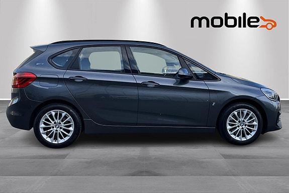 BMW 225xe 2 of 28