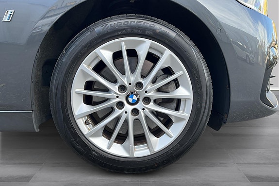 BMW 225xe 24 of 28