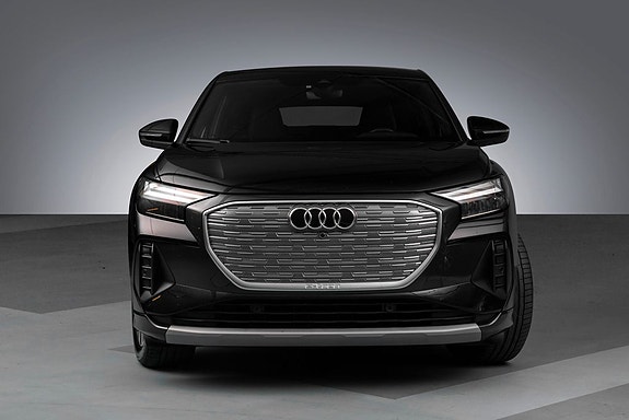 Audi Q4 e-tron 3 of 30