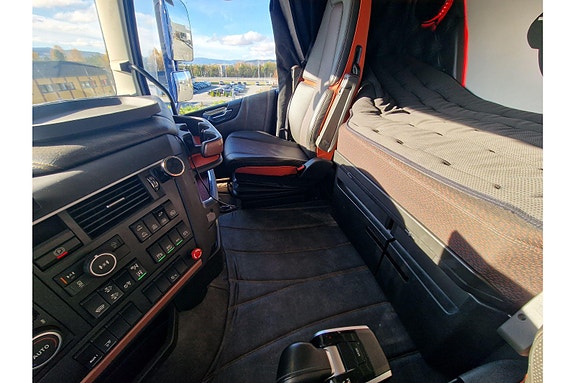 Volvo FH750 8x4 tippbil. Påkostet 5 of 9