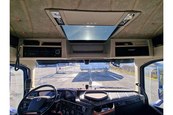 Volvo FH750 8x4 tippbil. Påkostet 3 of 9