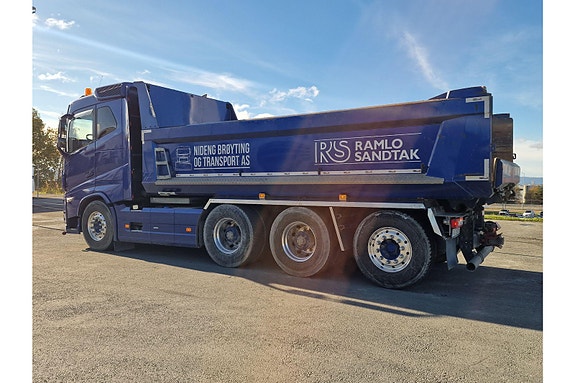 Volvo FH750 8x4 tippbil. Påkostet 2 of 9