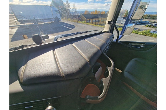 Volvo FH750 8x4 tippbil. Påkostet 6 of 9
