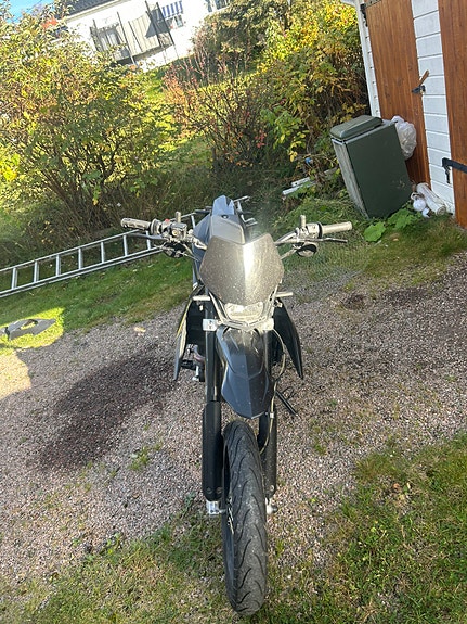 Aprilia SX 125 Super Motard 3 of 8