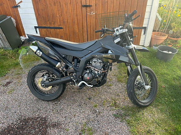 Aprilia SX 125 Super Motard 2 of 8