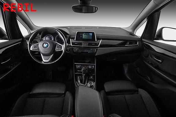 BMW 225xe 10 of 23