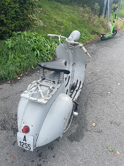 Vespa Douglas Bristol 8 of 15