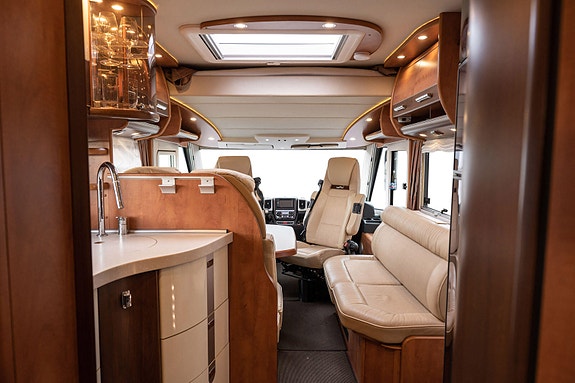 Carthago CHIC C-LINE XL 5,8Q 3l / 177hk I Hydr. bein I Aircon I Automat 2 of 30