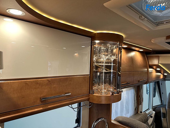 Carthago Chic C-Line I 5.0 QB - Reiseklar luksus på Mercedes 5 of 19