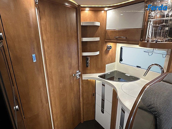 Carthago Chic C-Line I 5.0 QB - Reiseklar luksus på Mercedes 6 of 19