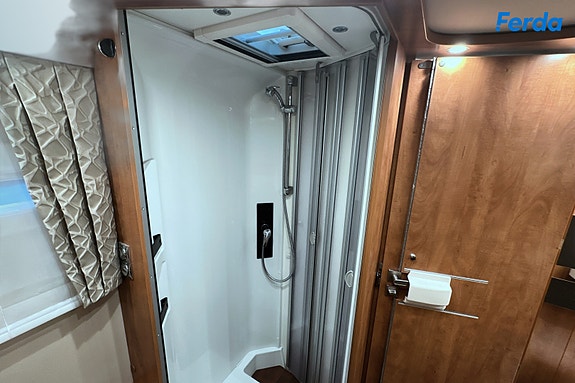 Carthago Chic C-Line I 5.0 QB - Reiseklar luksus på Mercedes 11 of 19