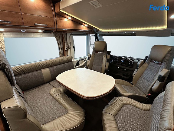 Carthago Chic C-Line I 5.0 QB - Reiseklar luksus på Mercedes 2 of 19