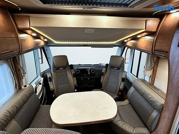 Carthago Chic C-Line I 5.0 QB - Reiseklar luksus på Mercedes 3 of 19